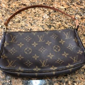 Authentic Louis Vuitton Pochette